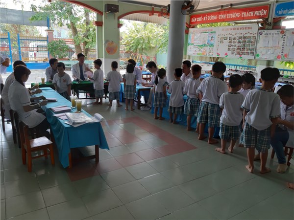 Khám sức khỏe cho bé